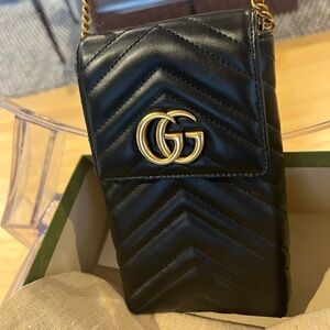 Gucci crossbody bag. Fits your phone!